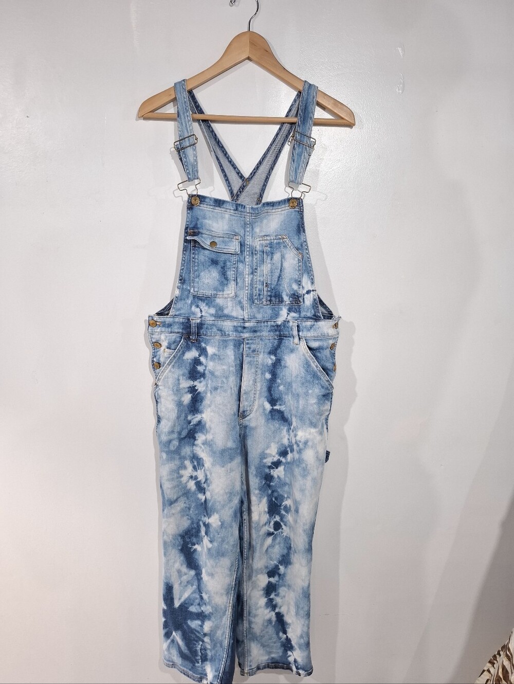 Pilcro Bleached Tie-Dye Light Blue Denim Overalls Women's Jeans Size 31 - Picture 3 of 14